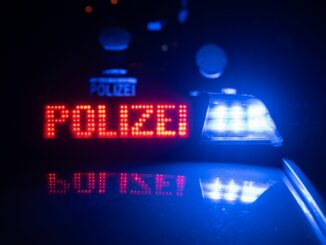 Die A7 war wegen der Beseitigung des Trümmerfelds in der Nacht etwa drei Stunden voll gesperrt. (Symbolbild)