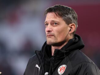 St. Paulis Trainer Alexander Blessin ist von Spekulationen überrascht.
