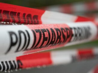 Die Polizei wird für die Dauer der Entschärfung Straßensperren einrichten. (Symbolbild)