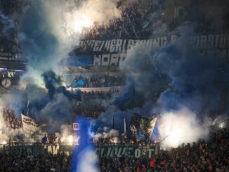 Ein Feuerwerk der HSV-Fans samt Unterbrechung entpuppte sich als Bruch im Hamburger Spiel.