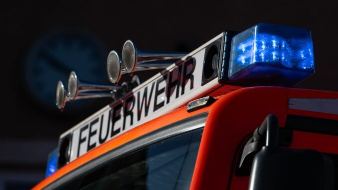 Feuerwehr Symbolbild Nach dem Feuer kann eine Arztpraxis derzeit nicht mehr genutzt werden. (Symbolbild)