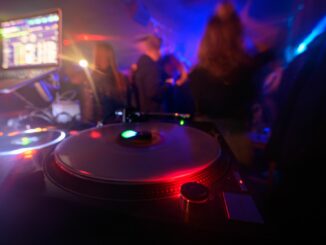 Mehr Events haben die Umsätze der Hamburger Musikclubs laut einer Befragung stabilisiert. Die Gewinne seien aber trotzdem auf Talfahrt. (Foto Illustration)