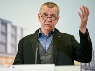 In einem neuen Buch befasst sich der Rechtsmediziner Klaus Püschel mit dem Tod von Adolf Hitler. (Archivbild)