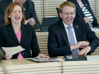 Ministerpräsident Daniel Günther muss Ersatz für Bildungsministerin Karin Prien (beide CDU) suchen. (Archivbild)