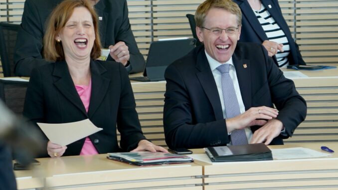 Karin Prien und Daniel Günther Ministerpräsident Daniel Günther muss Ersatz für Bildungsministerin Karin Prien (beide CDU) suchen. (Archivbild)
