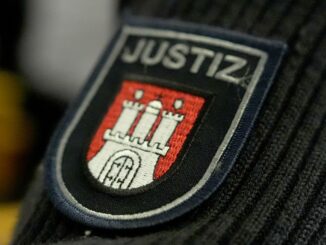 Ein 25-Jähriger muss wegen sexuellen Missbrauchs von Kindern über Messaging-Dienste für zwei Jahre und fünf Monate ins Gefängnis.