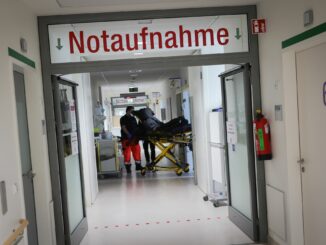 Die Zahl der erfassten Angriffe auf Krankenhaus-Beschäftigte ist im vergangenen Jahr gestiegen. Betroffen sind vor allem Kliniken der Not- und Unfallversorgung. (Foto Illustration)