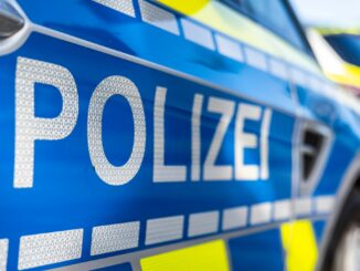Drei Menschen sind bei einem Unfall auf der B75 nahe Bad Oldesloe schwer verletzt worden. (Symbolbild)