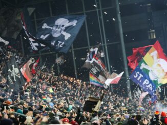 Die Stadion-Hymne wird weiter überprüft.