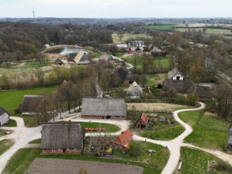 Das Freilichtmuseum beleuchtet 500 Jahre Alltagskultur in Schleswig-Holstein.