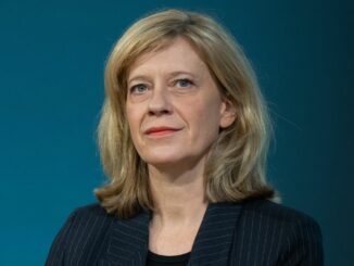 Caroline Peters steht in Marius von Mayenburgs neuestem Stück «Egal» auf der Bühne.