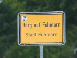 In Burg auf Fehmarn hat ein stechender Geruch in einem Supermarkt einen Großeinsatz von Polizei und Feuerwehr ausgelöst. (Symbolbild)