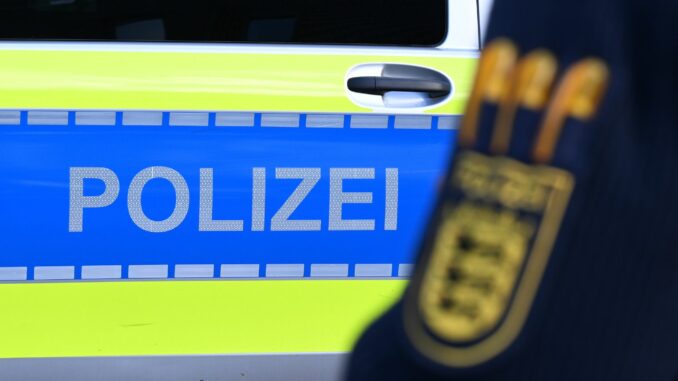 Polizei Der 13-Jährige war dem Sprecher zufolge mit seinen Erziehungsberechtigten in einer Reisegruppe unterwegs. (Symbolbild)