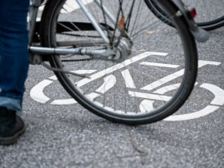Die Unfallursache soll mit Hilfe eines Sachverständigengutachtens ermittelt werden. (Symbolbild)
