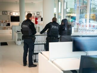 Nach Durchsuchungen bei Engel & Völkers hat sich der Verdacht der Ermittler gegen die Konzernzentrale nicht erhärtet. (Archivbild)