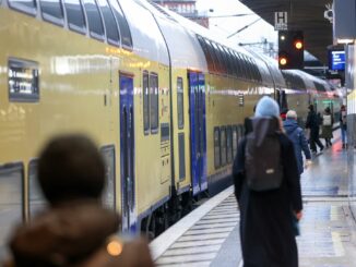 Auch in den kommenden Tagen fahren Metronom-Züge - auch wenn sie in Apps wie dem DB-Navigator oder VBN-FahrPlaner nicht auftauchen. (Symbolbild)