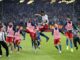 Hamburgs Davie Selke (M) jubelt über sein Tor zum 3:1.
