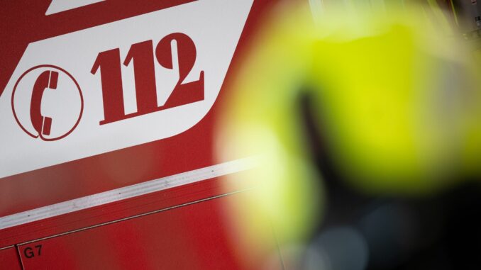 112 Was verursachte das Feuer? Die Ermittlungen dauerten am Abend an. (Symbolbild)