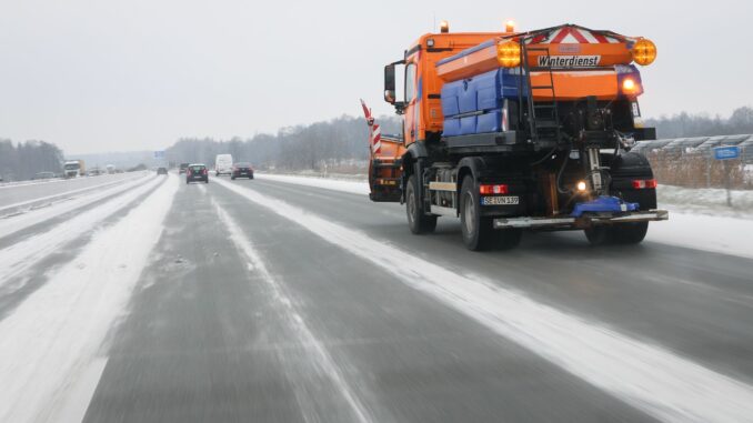 Winterwetter in Schleswig-Holstein Der Winterdienst kostete in Schleswig-Holstein zuletzt 7,4 Millionen Euro. (Symbolbild)