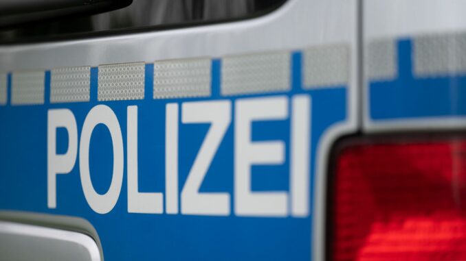 Symbolbild Polizeiauto Der Großeinsatz wurde von der Saar-Polizei geführt. (Archivbild)