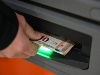 Ein Geldautomat ist in Hamburg-Bramfeld aufgesprengt worden (Symbolbild).