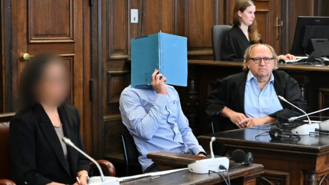 Prozessbeginn gegen 32-Jährigen Der Angeklagte will am nächsten Prozesstag eine Erklärung verlesen lassen.