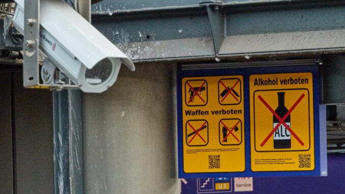 Nach Messerangriff am Hauptbahnhof Hamburg Seit einiger Zeit gilt ein Waffenverbot im Bereich des Hauptbahnhofs. (Archivbild)