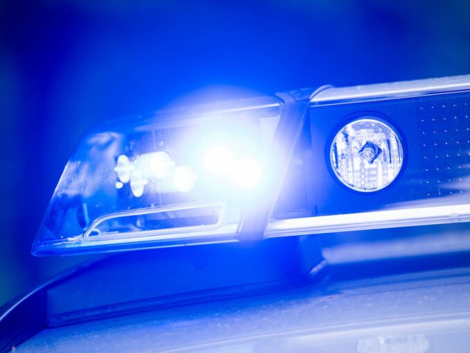 Auf der B77 bei Jahrsdorf ist ein junger Autofahrer ums Leben gekommen. (Symbolbild)