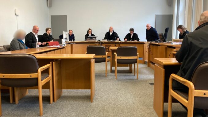 Prozess wegen versuchtem Totschlag Blick in den Gerichtssaal in Kiel: Die Nebenklage schloss sich dem Plädoyer der Staatsanwaltschaft an. (Archivbild)