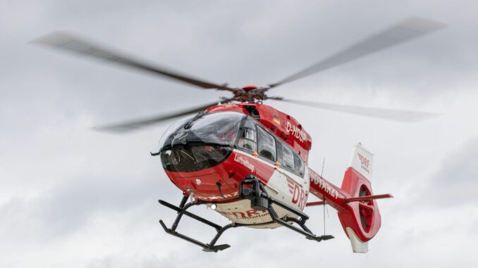 Rettungshubschrauber Die 55-Jährige wurde mit einem Rettungshubschrauber in ein nahezulegendes Krankenhaus gebracht. (Symbolbild)