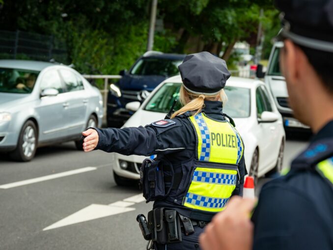 Der Hafengeburtstag und das HSV-Heimspiel bescheren der Hamburger Polizei am Wochenende viel Arbeit. (Symbolbild)