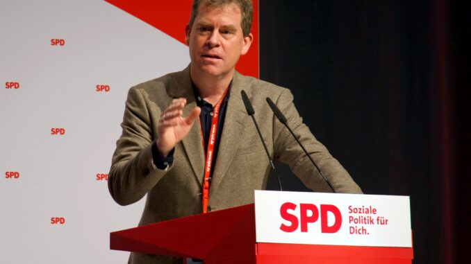 Ulf Kämpfer Kämpfer setzt sich mit einem Parteitagsantrag für mehr und erleichterten Wohnungsbau in Schleswig-Holstein ein. (Archivbild)