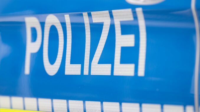 Symbolbild Polizei Die Polizei fahndete nach dem 17-Jährigen, jetzt stellte er sich. (Symbolbild)