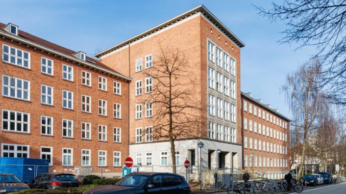 Landgericht Kiel Im Landgericht Kiel ist das Urteil gegen eine 62 Jahre alte Frau gesprochen worden: Sie muss in eine psychiatrische Klinik.