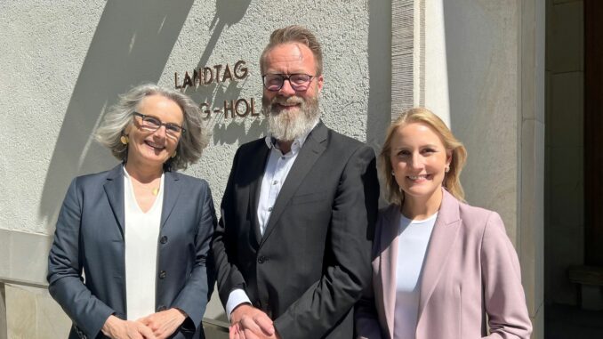 Minister stellt neue Verkehrs-Staatssekretärin vor Susanne Henckel (links) ins neue Verkehrsstaatssekretärin in Schleswig-Holstein.