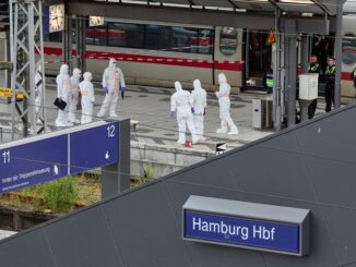 Die Polizei hat eine Frau unter Tatverdacht festgenommen.