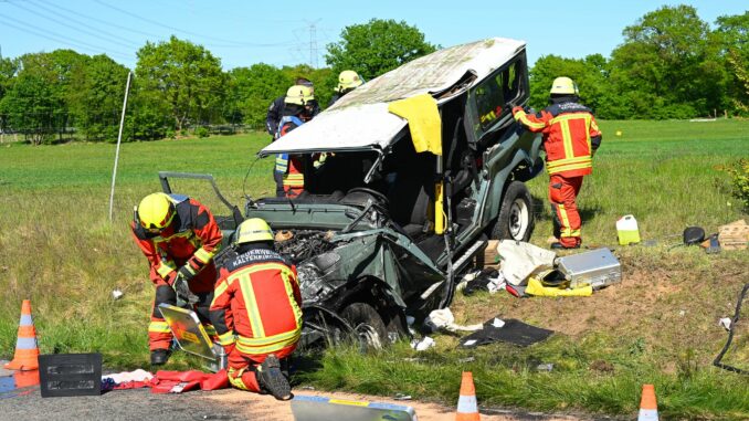 Zwei Schwerverletzte nach Unfall auf Autobahn 7 Ein missglückter Überholversuch hatte auf der A7 nördlich von Hamburg für die Insassen schwerwiegende Folgen.