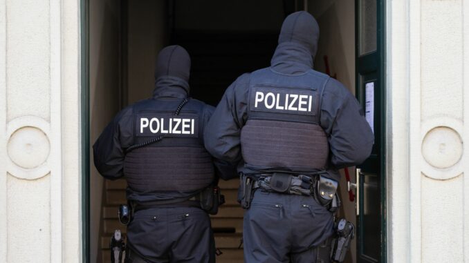Durchsuchungen mehrerer Objekte Die Polizei hat mehrere Objekte bundesweit durchsucht. (Symbolbild)