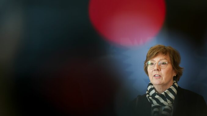 Pressekonferenz nach Kabinettssitzung in Kiel Forderungen nach einem Verbotsverfahren gegen die AfD sind laut Sabine Sütterlin-Waack verständlich. (Archivbild)