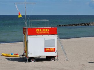 Wasserwacht und DLRG sind an den Küsten in die Wachsaison gestartet. /Archivbild)