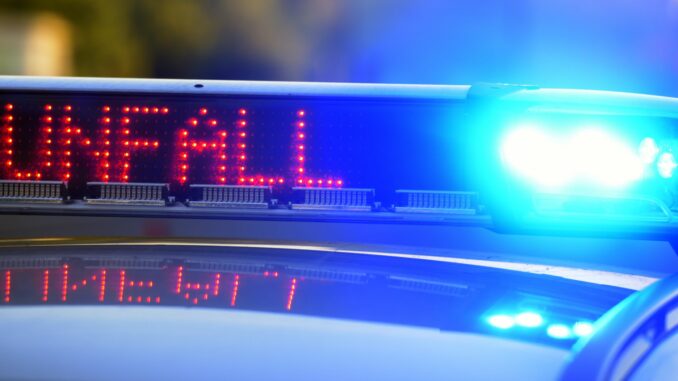 Symbolbild - Polizei sichert Unfallstelle Die A24 ist nach einem Unfall in Richtung Innenstadt gesperrt. (Archivbild)
