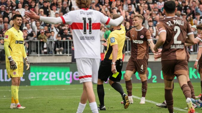 FC St. Pauli - VfB Stuttgart Pauli musste gegen Stuttgart lange in Unterzahl spielen.