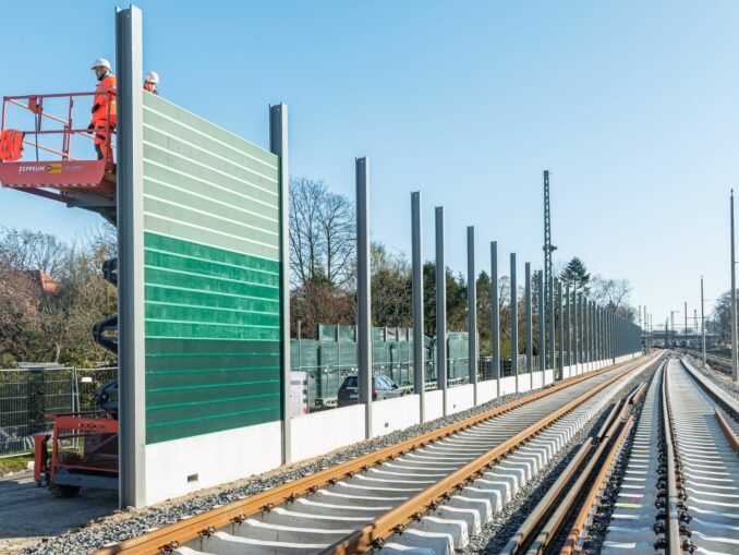 Die Bahn muss beim Lärmschutzausbau entlang der Bestandsstrecke mehr Tempo machen. (Archivbild)
