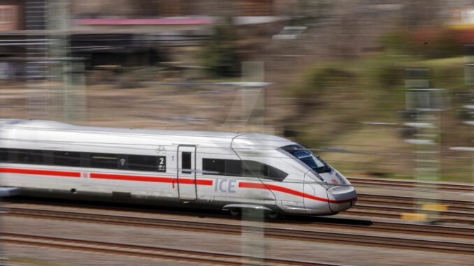ICE Viele ICE-Reisende müssen sich in Geduld üben (Symbolbild)