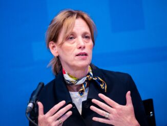 Angesichts aktueller Gewalttaten unter Kindern spricht sich Familienministerin Prien für mehr Prävention in der Kinder- und Jugendhilfe aus.