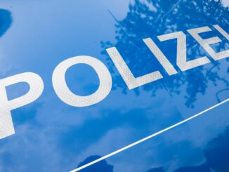 Der 21-Jährige erlitt bei dem Angriff einen Stich in den Rücken und mehrere oberflächliche Schnittverletzungen. (Symbolbild)