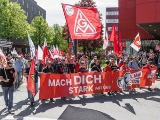 Nach DGB-Angaben gingen in Hamburg zum Tag der Arbeit 9.000 Menschen auf die Straße.