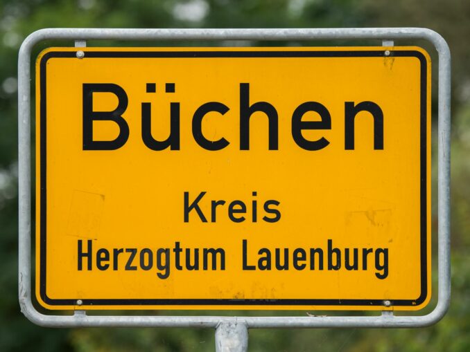Im Bahnhof Büchen hat ein Raucher seine Zigarette nicht schnell genug geschafft und ist auf den fahrenden Zug aufgesprungen.