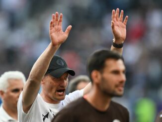 Noch gibt es für St. Paulis Trainer Alexander Blessin keinen Grund für Glückwünsche.