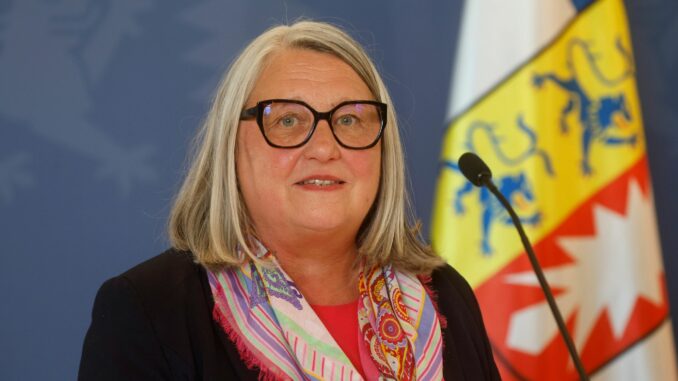 Neue Bildungsministerin Schleswig-Holstein Die CDU-Politikerin Dorit Stenke ist neue Bildungsministerin in Schleswig-Holstein.